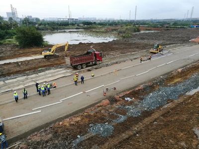 合力鋪就“勝利之路” 中建三局一公司武漢京東方生產(chǎn)區(qū)道路工程施工紀(jì)實(shí)
